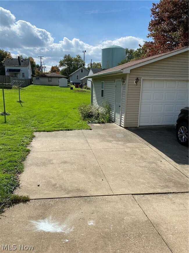 Foto del edificio - 665 Devitt Ave