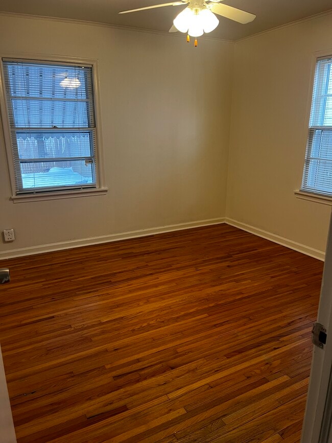 Foto del edificio - 3505 S Knoxville Ave