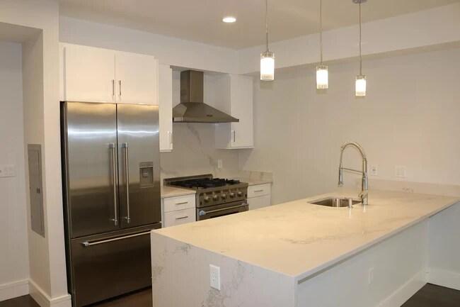 Building Photo - 262 Monsignor Obrien Hwy