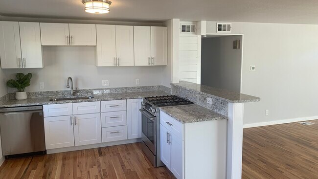 Foto del edificio - 2615 Meadowlark Ln