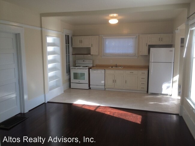 Building Photo - 573 Lytton Ave