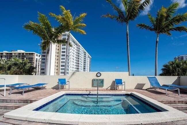 Foto del edificio - 3020 NE 32nd Ave