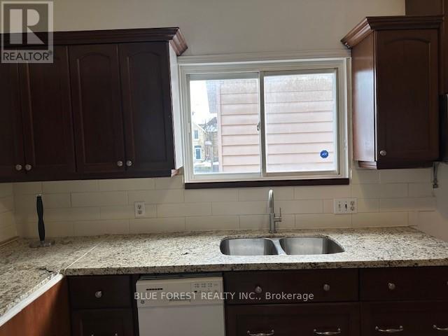 Photo du bâtiment - 220 Waterloo St