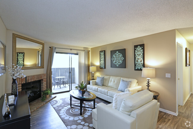 2 BR, 2 BA - 924 SF - Santa Fe Ranch
