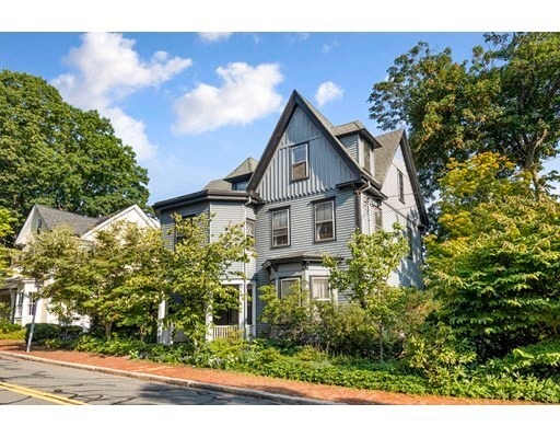 Building Photo - 74 Buckingham St