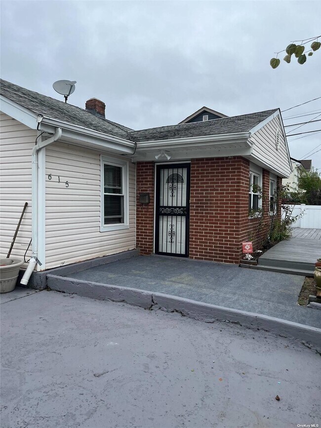 Foto del edificio - 615 W Walnut St