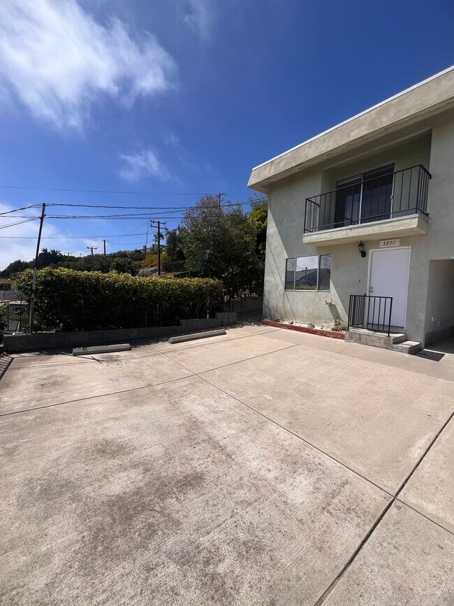 Foto del edificio - 3275-3275 Hilltop Dr