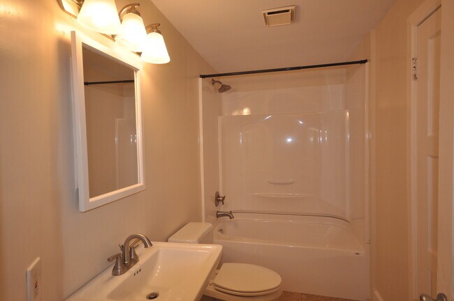 Foto del edificio - Apollo-Pre-Leasing Now for the Fall Semest...