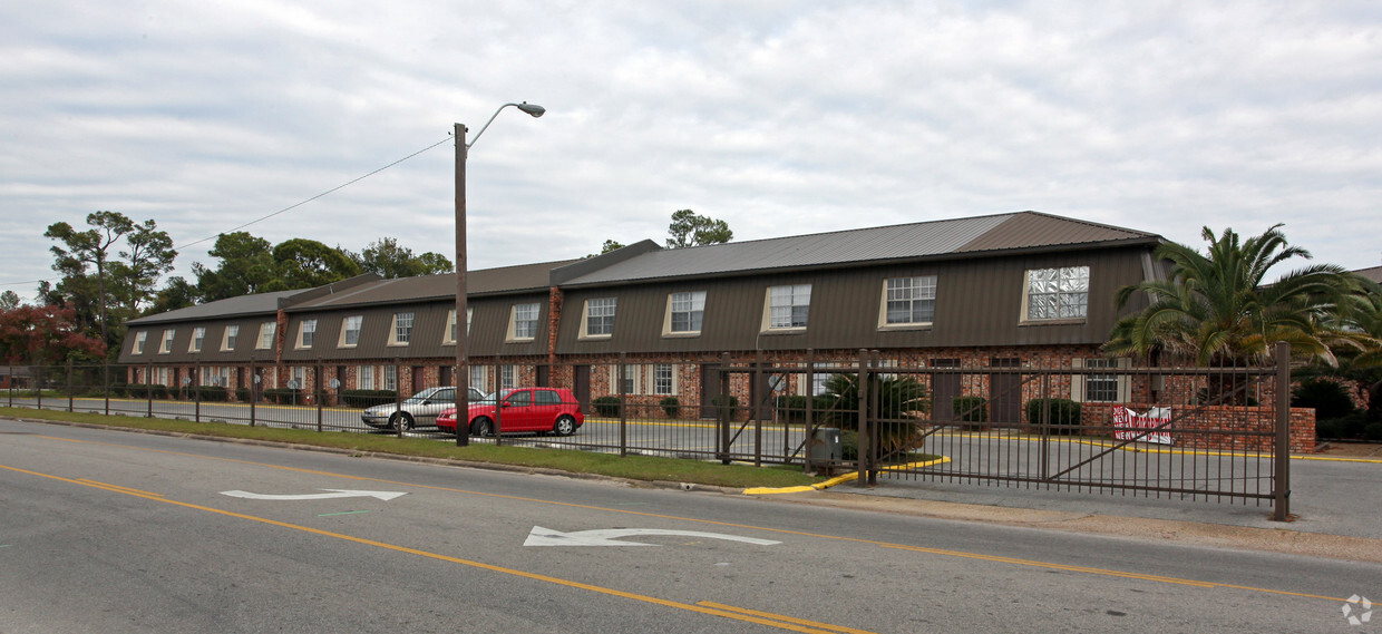 Primary Photo - Sunchase Townhomes