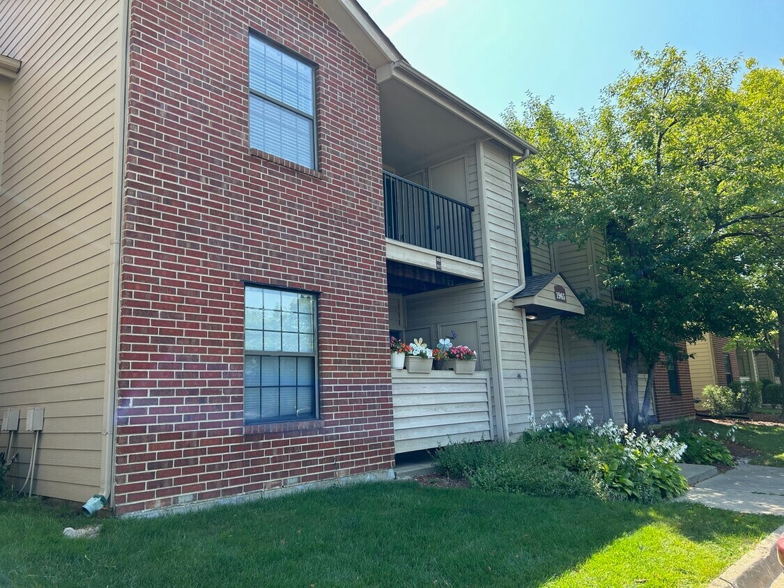 1965 N Hicks Rd Unit 205, Palatine, IL 60074 Condo for Rent in
