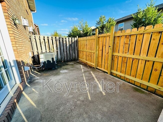 Foto del edificio - 2420 Hallerins Ct