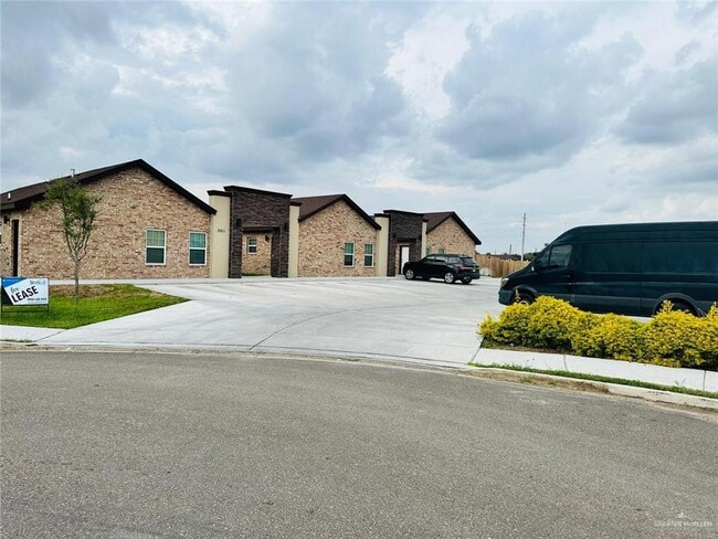 Building Photo - 11 Valeria St