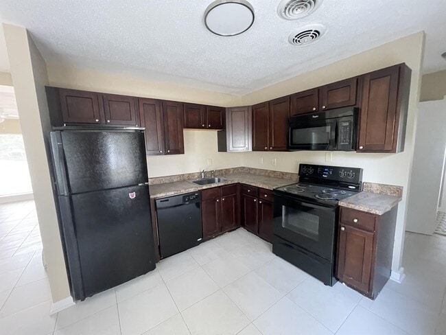 Foto del edificio - 121 Willard Rd NW