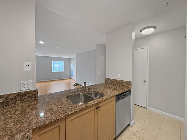 Foto del edificio - Great 2B/2BA Condo in UTC!