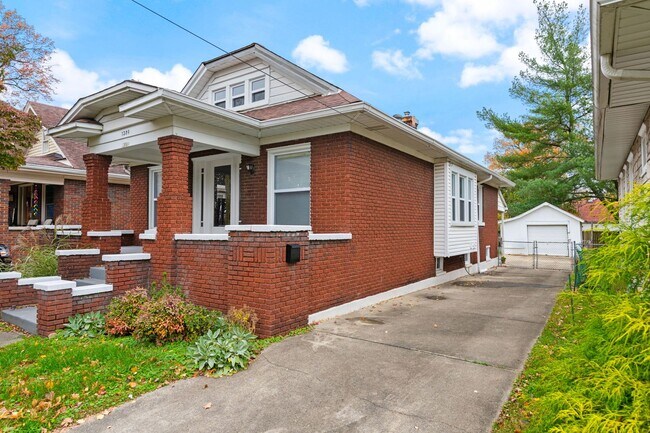 Building Photo - 3 Bedroom House Off Eastern Parkway