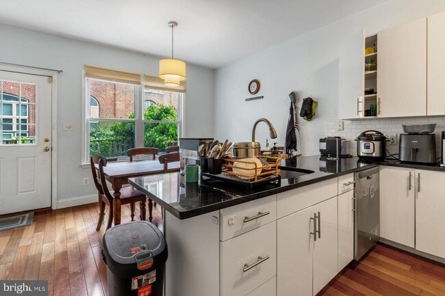 Building Photo - 2813 Ogden St