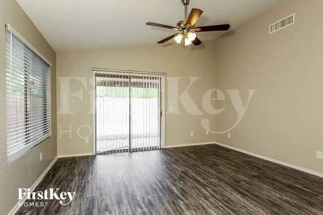 Foto del edificio - 1110 N 89th St
