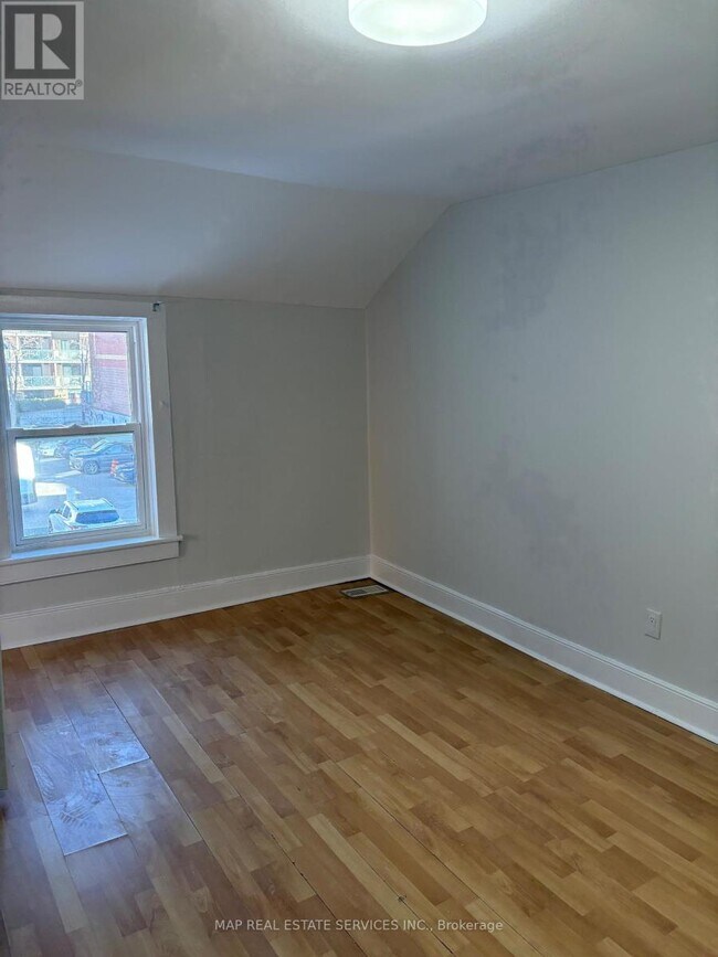 Building Photo - 15 Wallace St