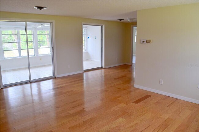 Building Photo - 1790 Bluebird Ln