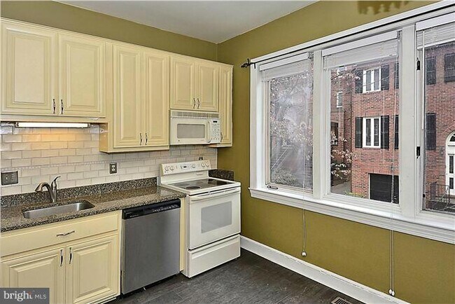 Building Photo - 3922 Georgetown Ct NW