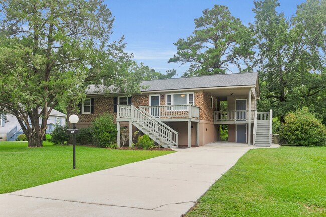 Building Photo - 1406 Devers Cir