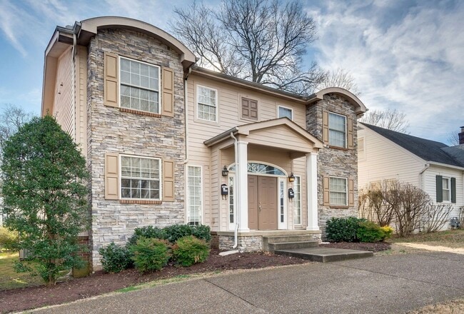 Awesome 2BE/2.5BA duplex Incredible location near Vanderbilt University! - Awesome 2BE/2.5BA duplex Incredible location near Vanderbilt University! House