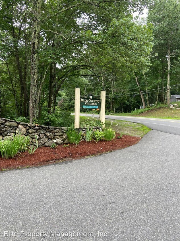 2 br, 1.5 bath House 22 Olde Country Road House Rental in