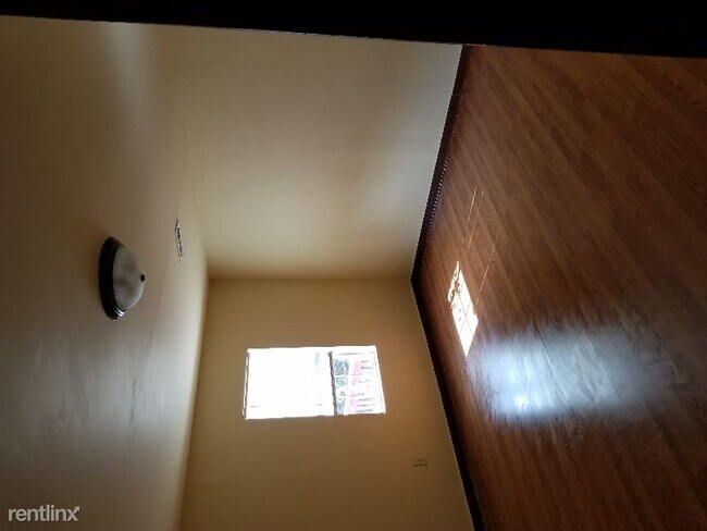 Building Photo - 4 br, 2 bath House - 887 Carter St