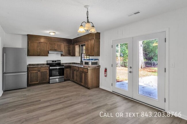 Building Photo - 301 Sprucewood Dr