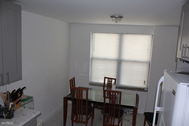 Building Photo - 638 Castleton Ave