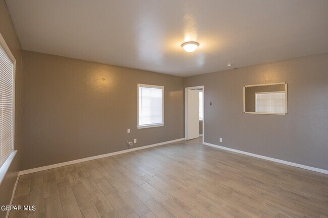 Building Photo - 6370 Cherbourg Ave