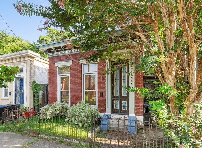 Building Photo - 717 Lampton St