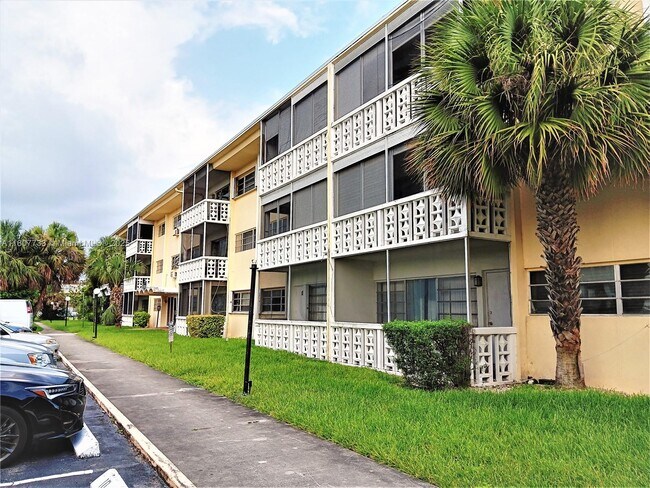 Foto del edificio - 16701 NE 14th Ave
