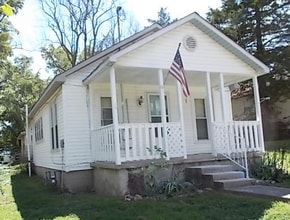 Building Photo - 804 Thurman St