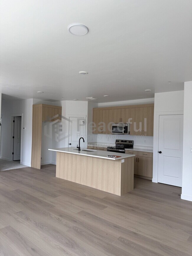 Building Photo - 272 E 850 S