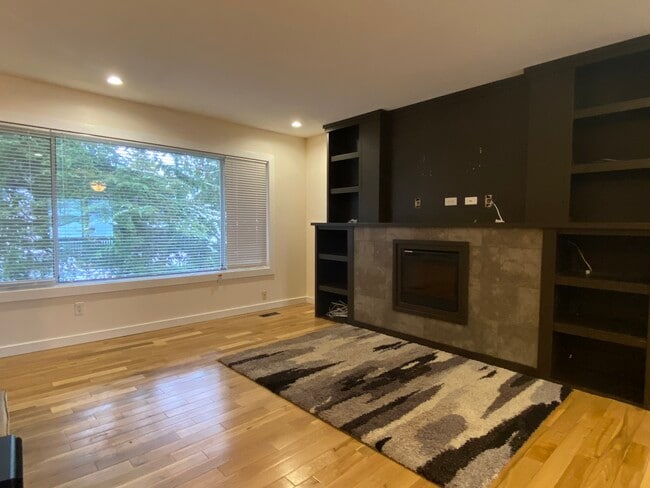 Building Photo - 618 Morison Ave