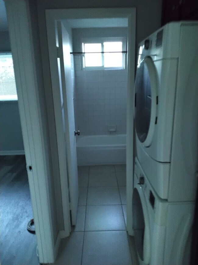 1533 W 145th St Unit A, Gardena, CA 90247 Room for Rent in Gardena