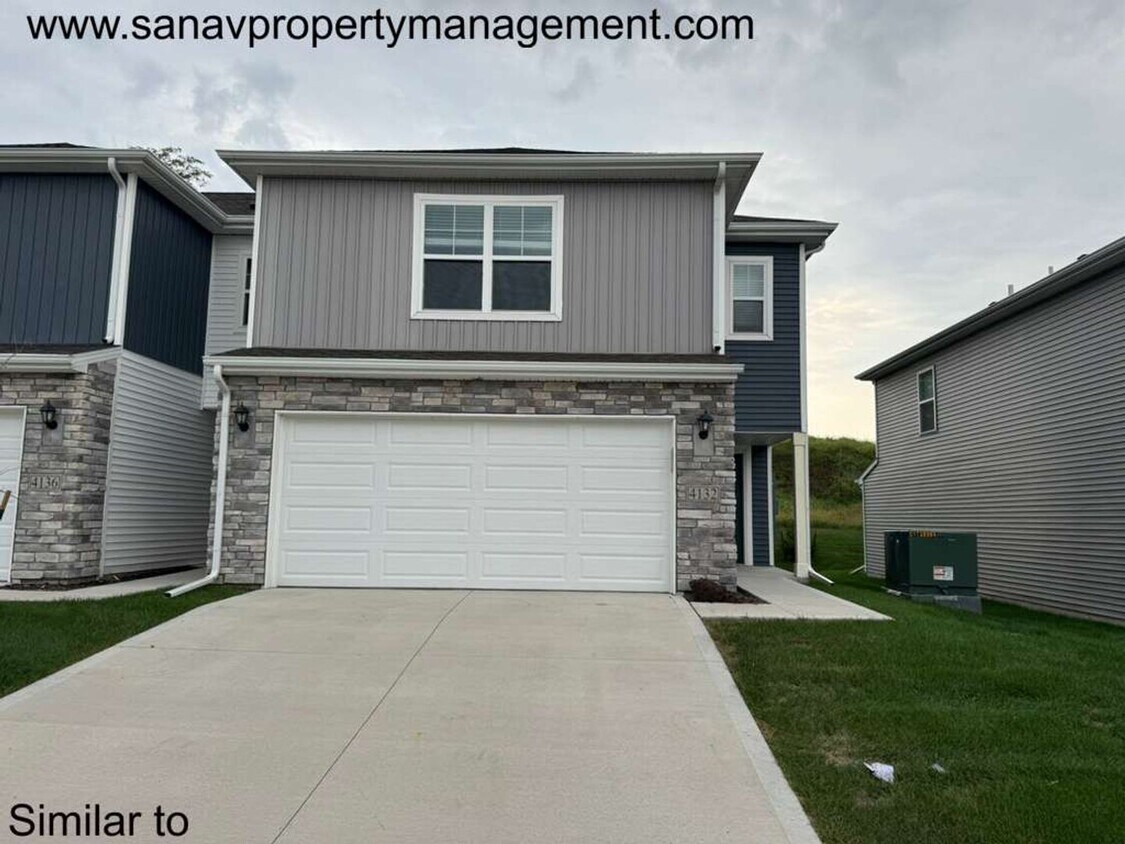 Foto principal - Townhome!! Near to I-80/35!! Private Backy...