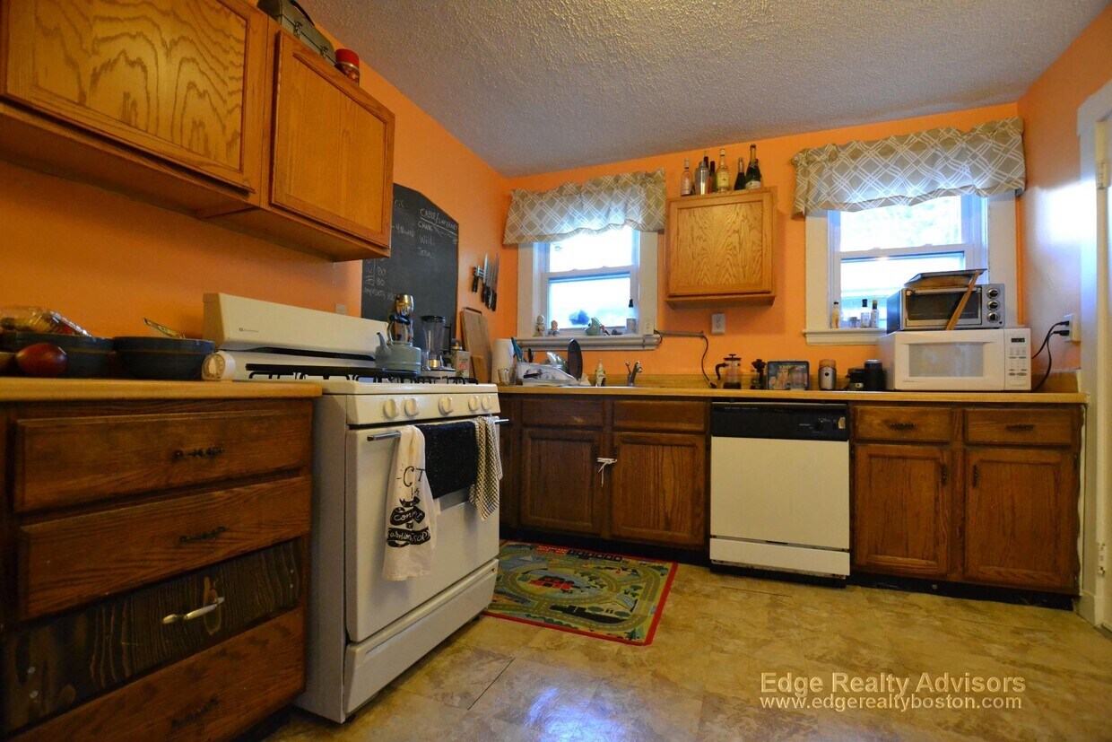 10 Bostonia Ave Unit 2, Brighton, MA 02135 Apartments in Brighton, MA