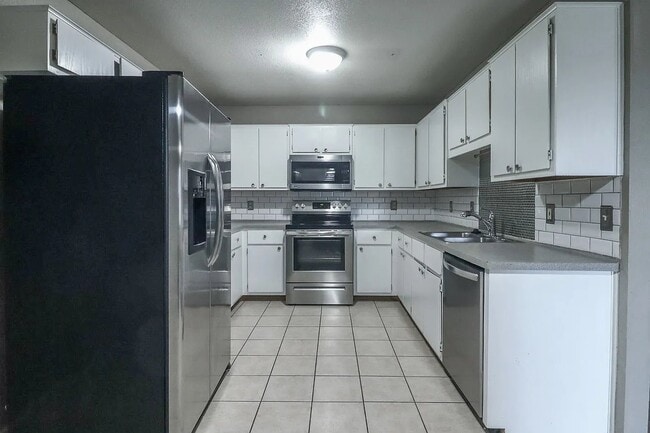 Building Photo - 2708 Edgefield St