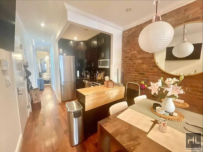 Building Photo - East 6th Street