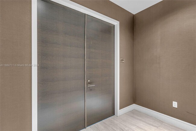Foto del edificio - 3300 NE 188th St