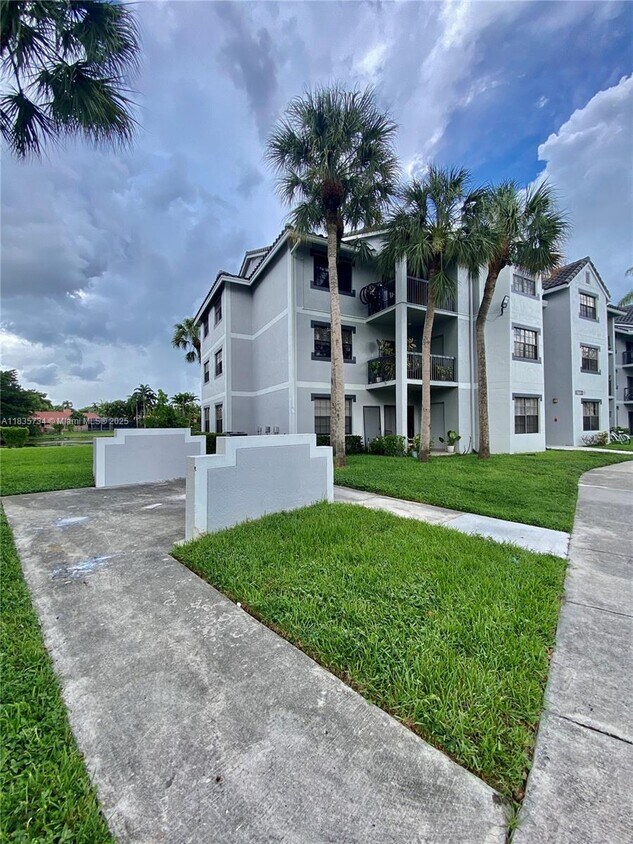 Foto principal - 11225 W Atlantic Blvd