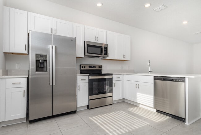 Building Photo - 2037 Viewfinder St