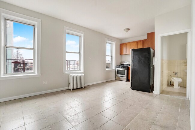 Building Photo - 3255 Steinway St