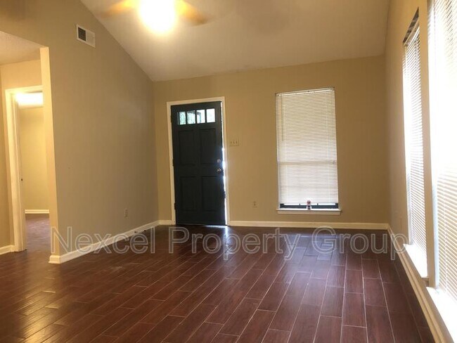 Building Photo - 6813 Maury Dr