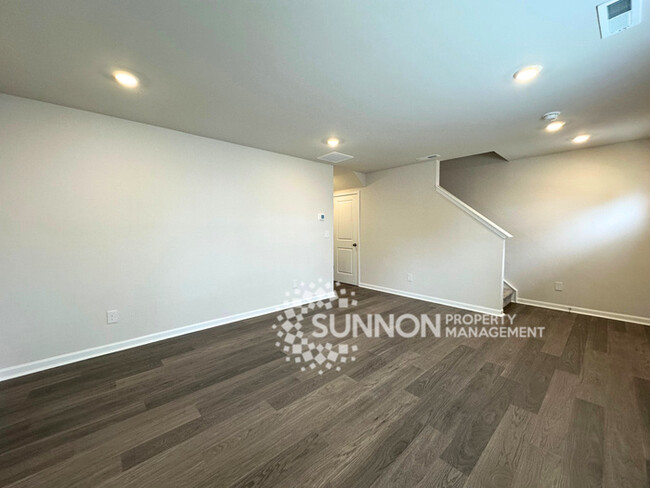 Foto del edificio - Brand New 3 Bed Townhome in Mineral Springs