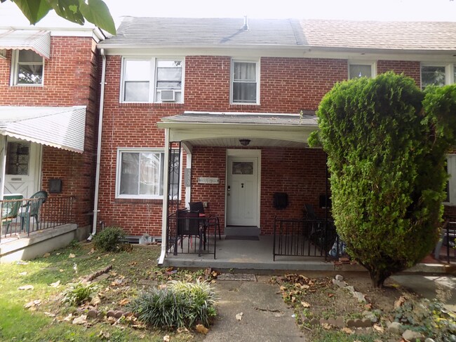 Building Photo - 2329 Ashburton St