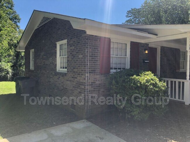 Building Photo - 4900 Crestmont Dr