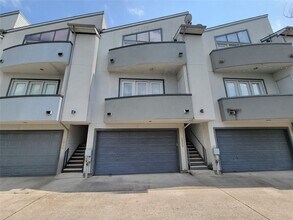 Building Photo - 2032 Tuam St